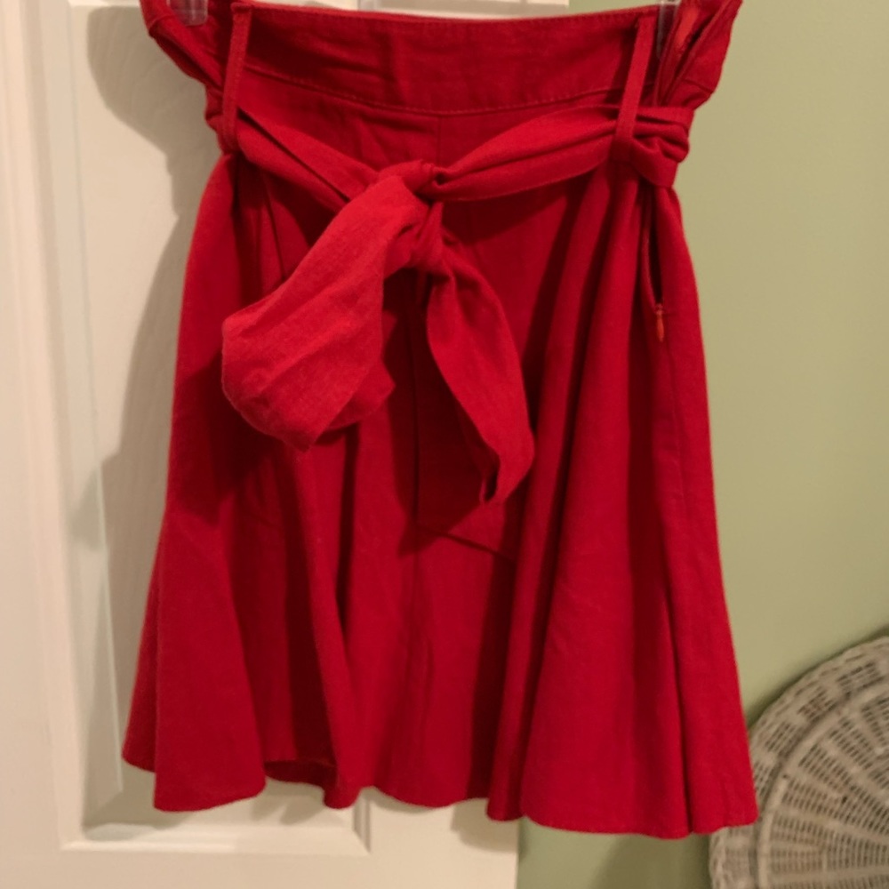 Size S knee length bright red skirt